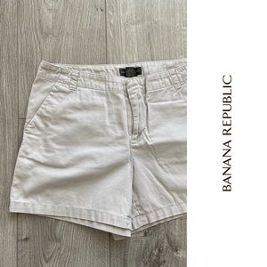 Banana Republic - Kaki Shorts